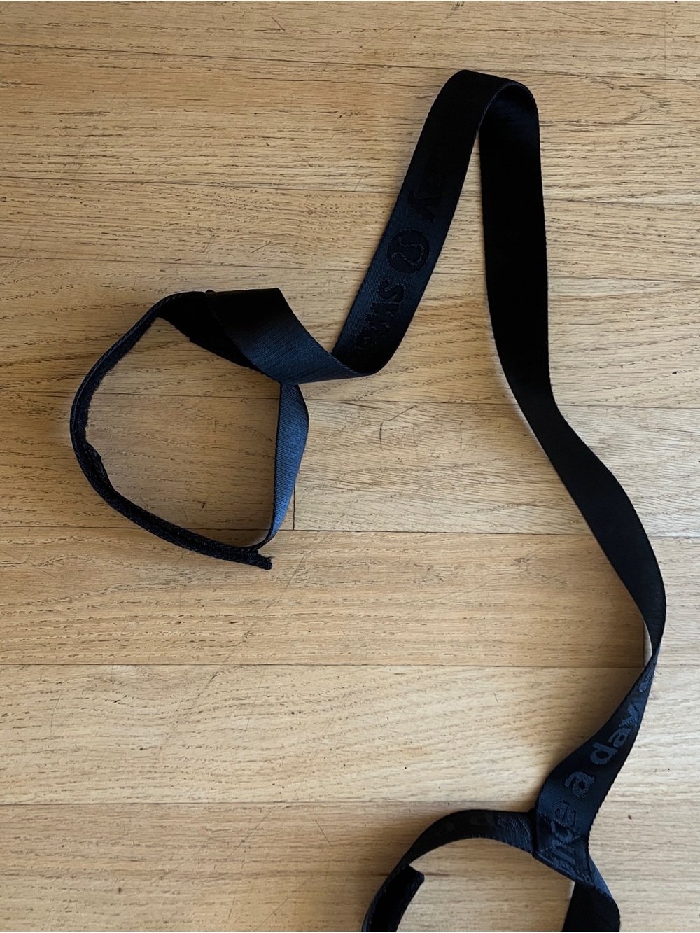 Lulelemon yoga mat carrier strap Velcro